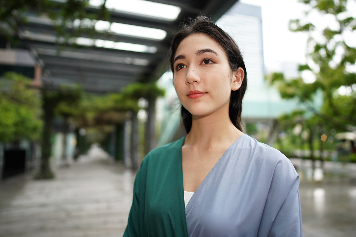 Eksempelportrætbillede af kvinde udenfor